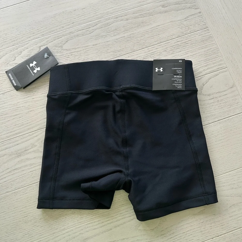 Under Armour Black Athletic Shorts with Compression Fit - Picture 5 of 5